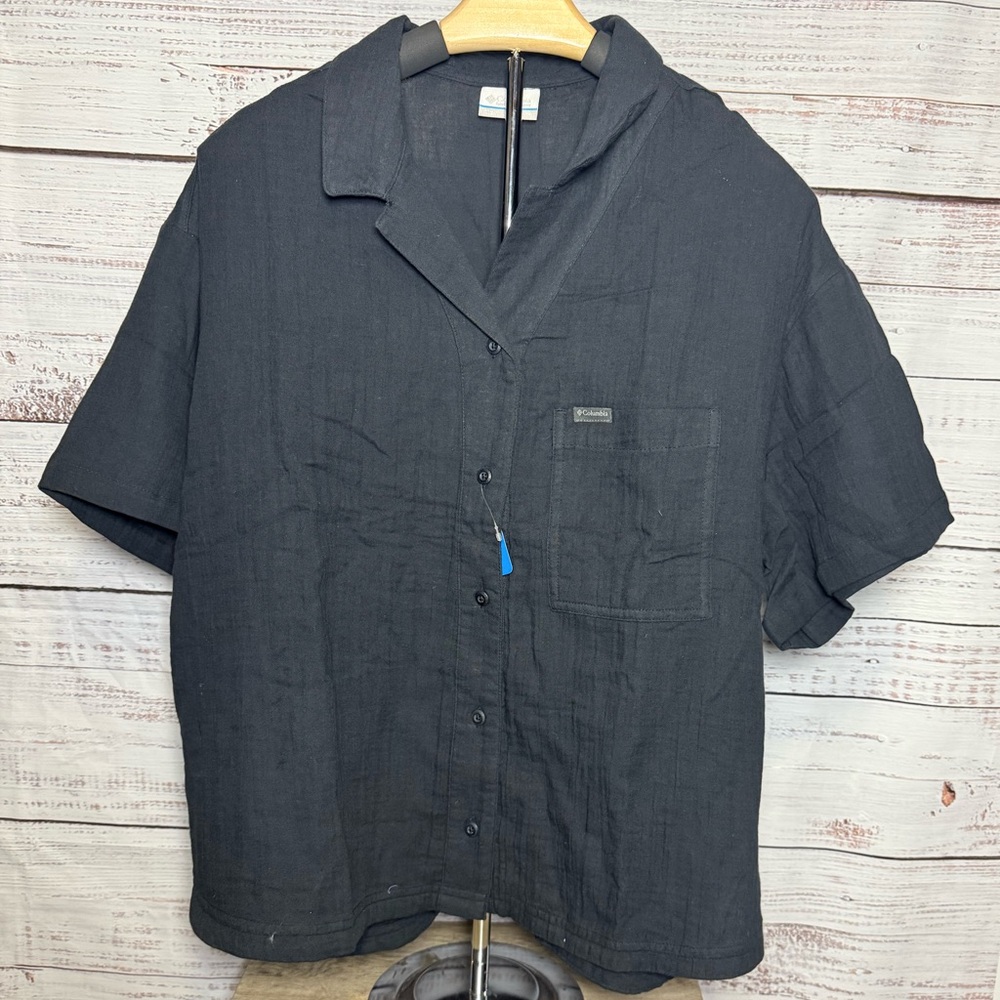 Columbia Women’s Black Short Sleeve Shirt